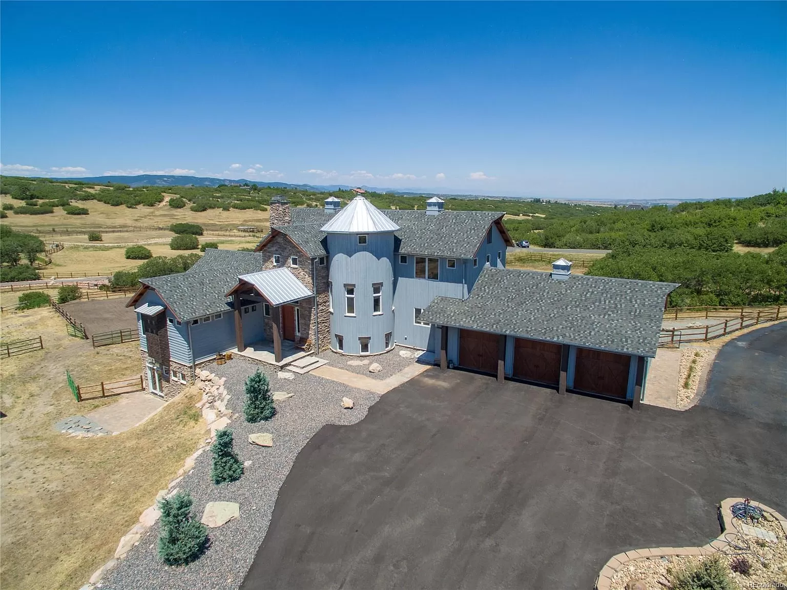 aerial view of house with ranch